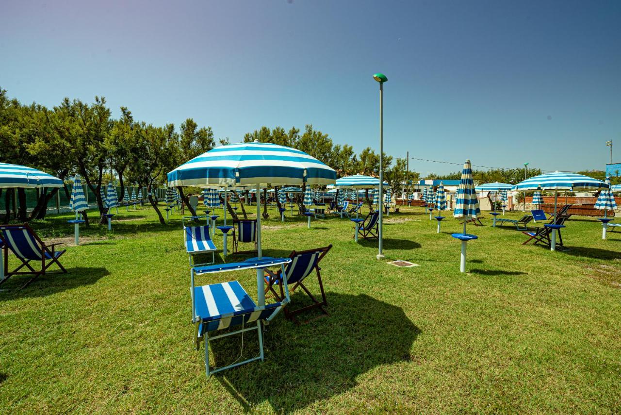Club Del Sole Roseto Degli Abruzzi Easy Camping Village Bagian luar foto