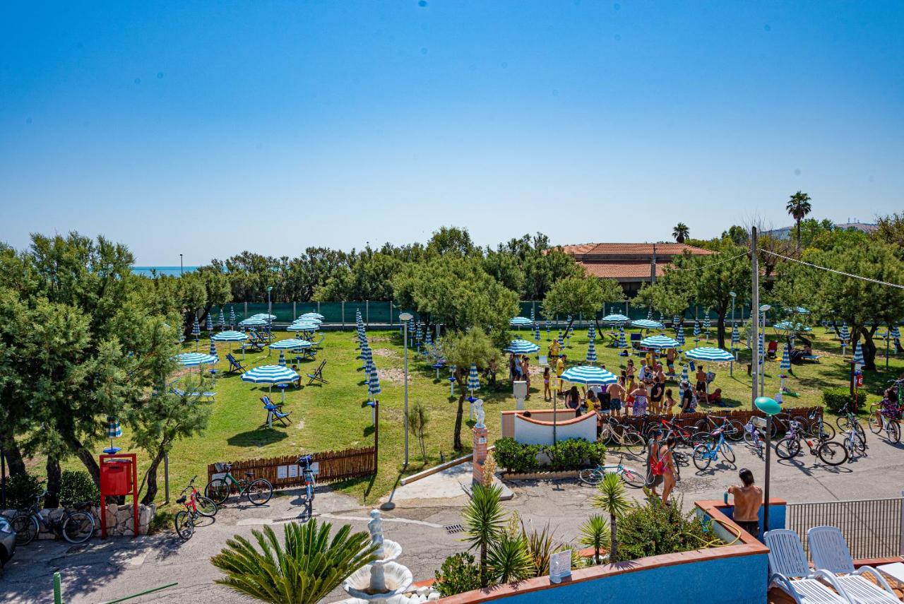 Club Del Sole Roseto Degli Abruzzi Easy Camping Village Bagian luar foto