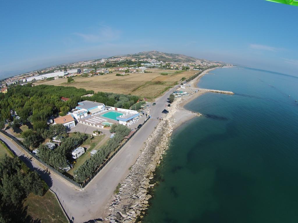 Club Del Sole Roseto Degli Abruzzi Easy Camping Village Bagian luar foto